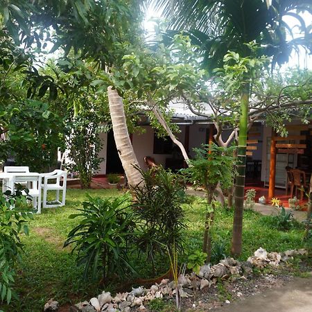 Vibushan Guest House Nilaveli Exterior foto