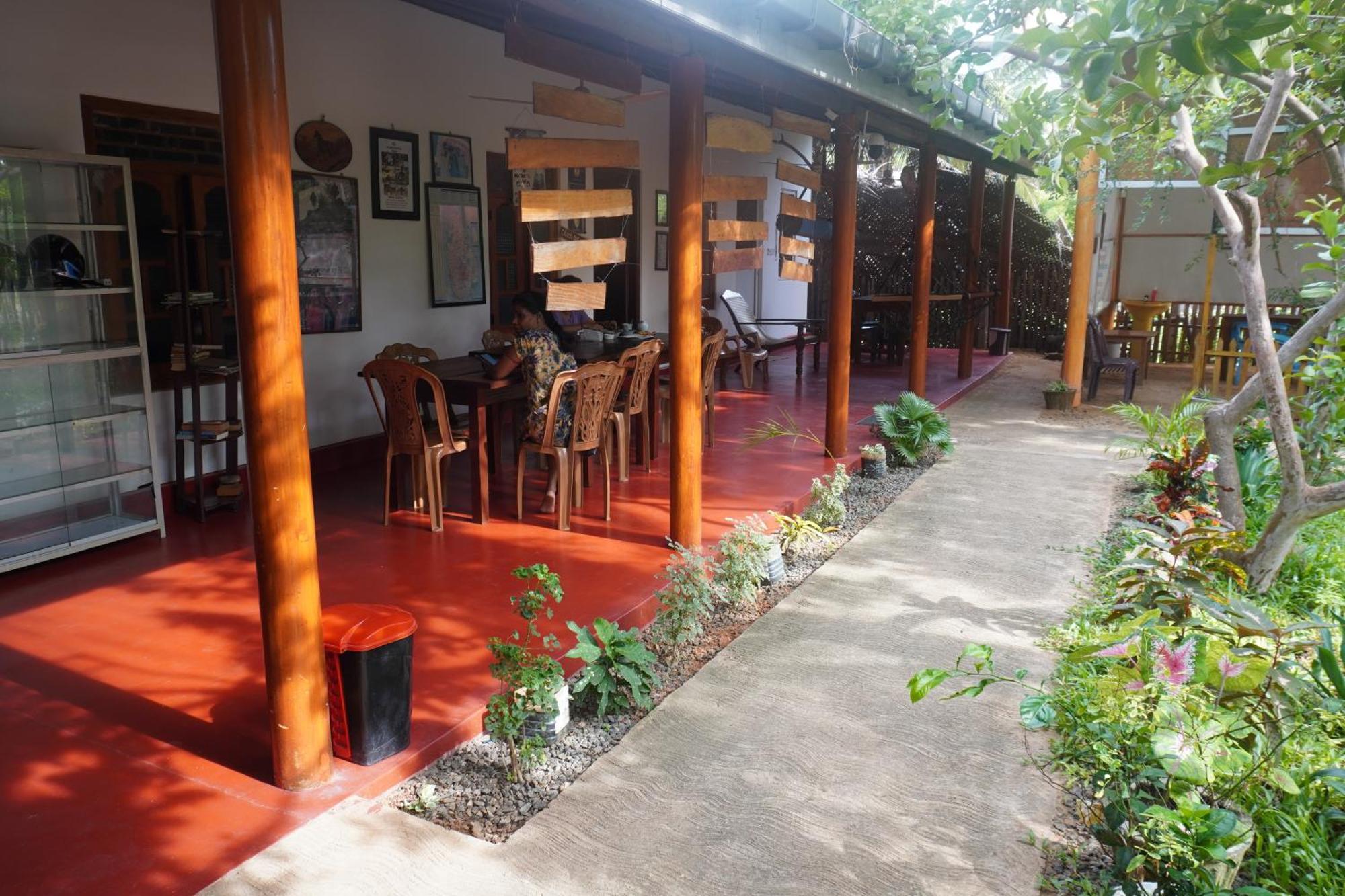 Vibushan Guest House Nilaveli Exterior foto