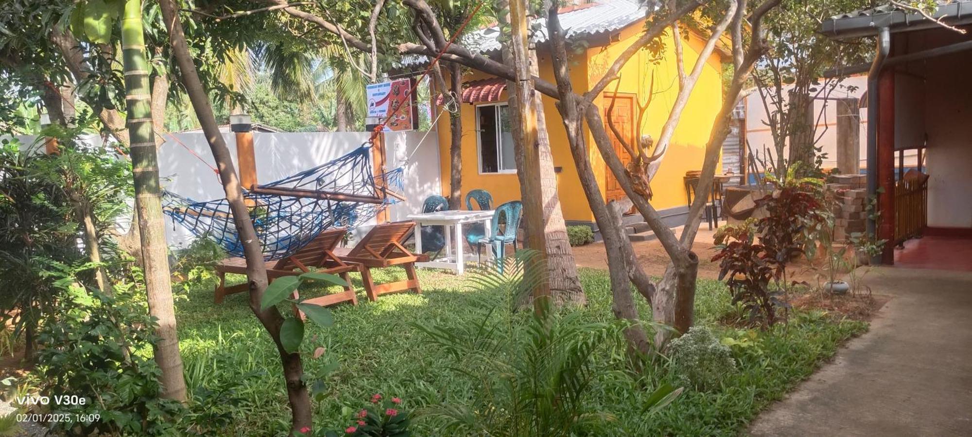 Vibushan Guest House Nilaveli Exterior foto
